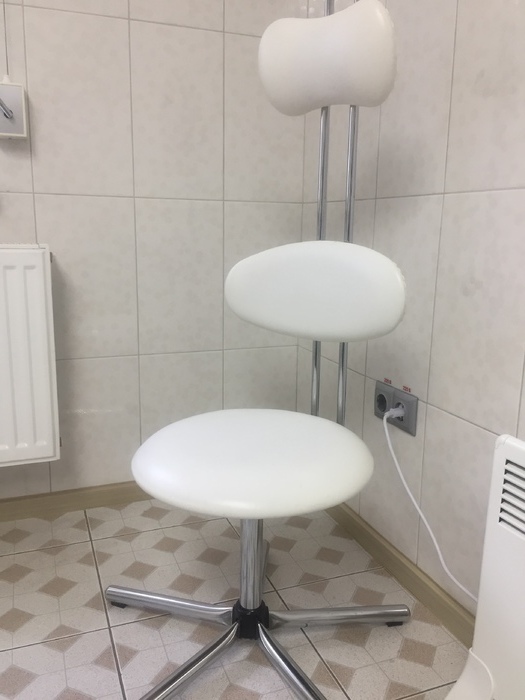Стул для пациента в рентгенкабинет. Белый,подголовник, система регулировки высоты сидения. 1100 гривен, торг. 0503530740 Zooble.com.ua