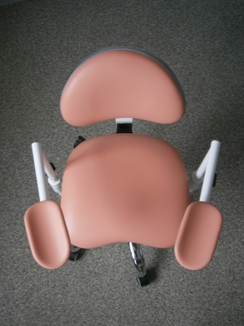 Стул стоматолога ENDO (для работы с микроскопом) Детальная информация на сайте dservice.com.ua Zooble.com.ua