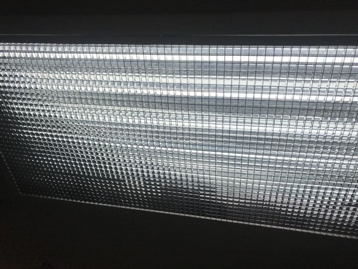 Світильник без тіньовий на 6 ламп Б/В, в гарному стані. Zooble.com.ua