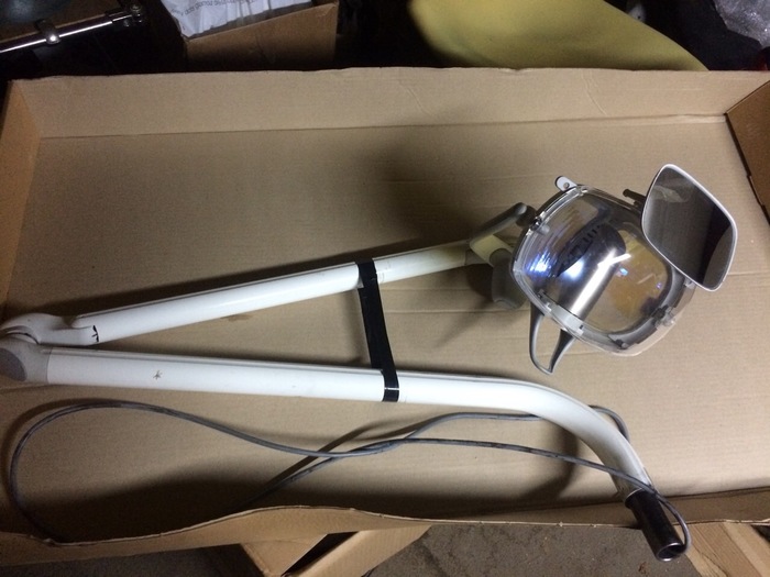 Світильник стоматологічний Faro (Італія) до установки. Деталі за телефоном Zooble.com.ua