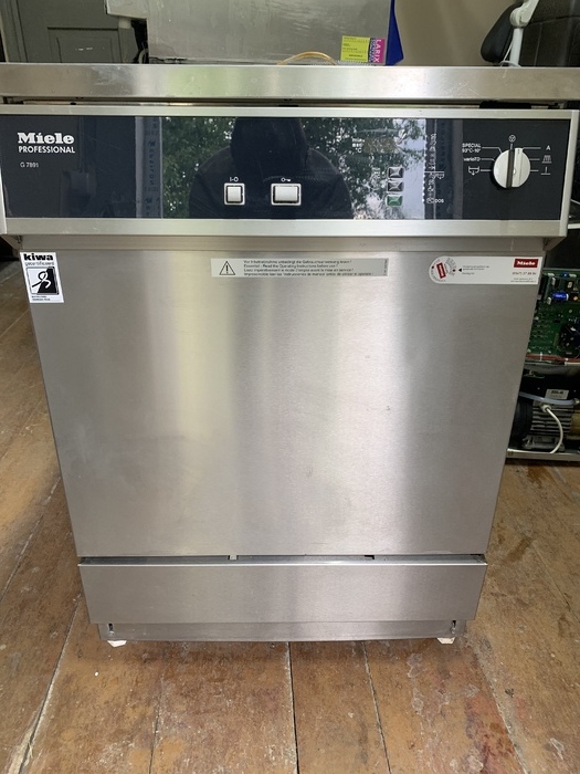 Термодезінфектор Miele G 7891 із встроєним насосом Dos Zooble.com.ua