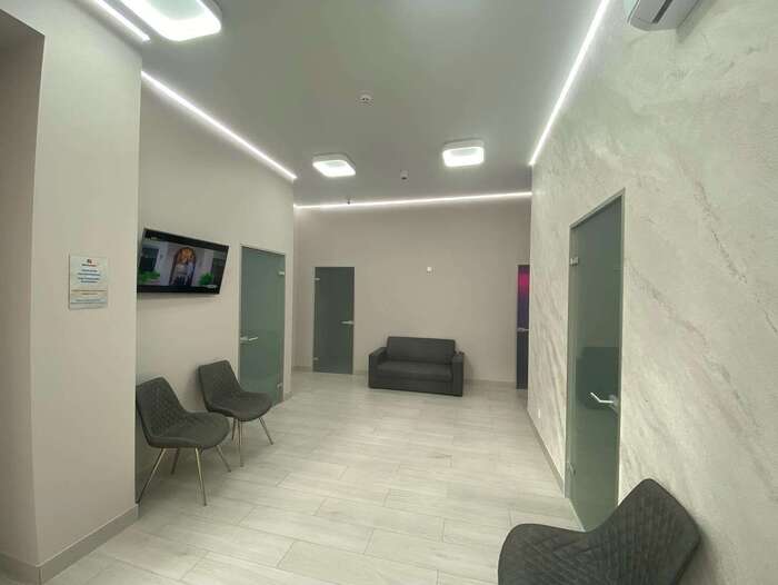 Укомплектований стоматологічний кабінет в сучасній клініці.Є генератор. Місцезнаходження: вул.Ак.Сахарова. Zooble.com.ua