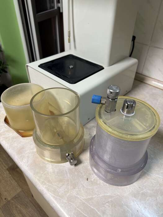 Вакумний змішувач silfradent В хорошому стані з вбудованим вібростоликом і додатковою колбою для дублювання Zooble.com.ua