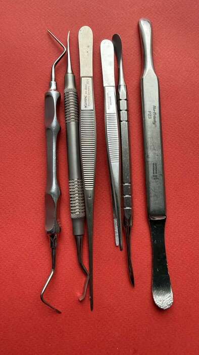 Вивсавковий комплект є невеличкі дефекти американський 65$ за все! Hu-friedy распатори,пінцети тощо все що на фото! Zooble.com.ua