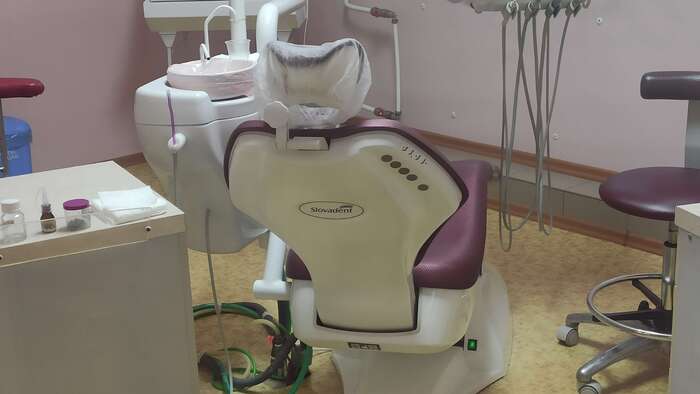 Здається крісло в довгострокову оренду у стоматологічному кабінеті.Запрошуємо у колектив лікаря-стоматолога ВПО. Zooble.com.ua