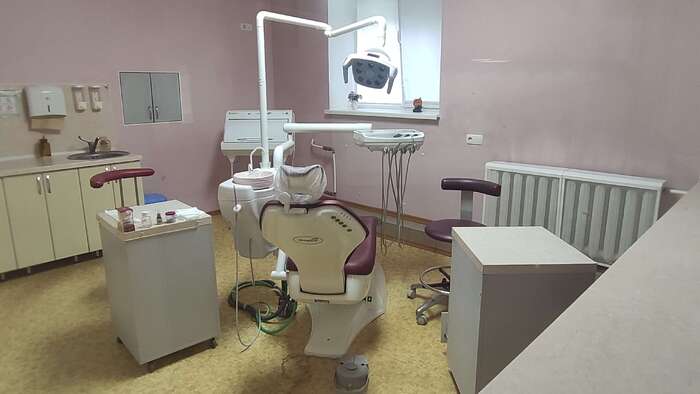 Здається крісло в довгострокову оренду у стоматологічному кабінеті.Запрошуємо у колектив лікаря-стоматолога ВПО. Zooble.com.ua