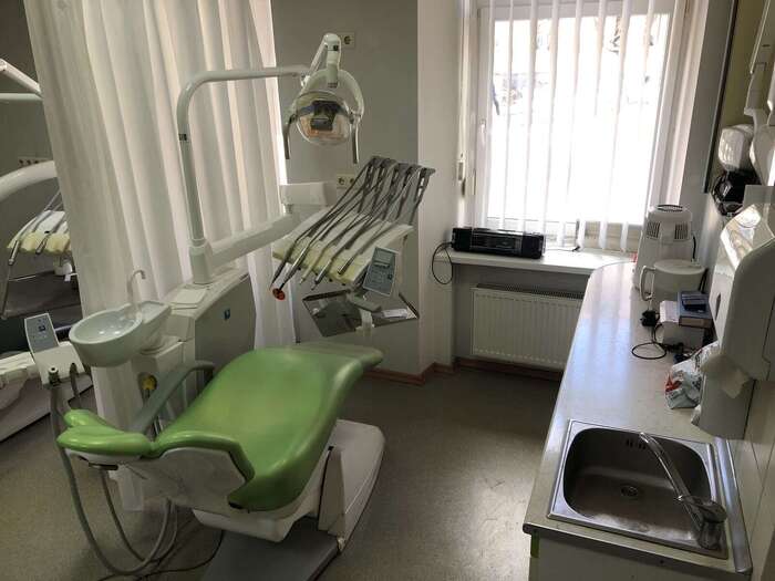Здається в аренду повністю автономний стоматологічний кабінет , 2 установки Stern Weber автоклав Melag ренген установка Zooble.com.ua