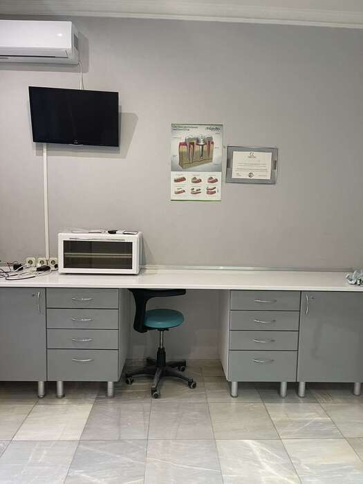 Здам позмінно кабінет 25кв.м в працюючій клініці на вул.Бориспільской в м.Києві.Нова установка ajax,візіограф,адмін і пр Zooble.com.ua