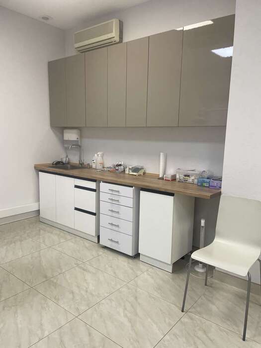 Здам в оренду кабінети в клініці.Все необхідне для роботи є.3 кабінети,приємна зона очікування та затишна рецепція. Zooble.com.ua