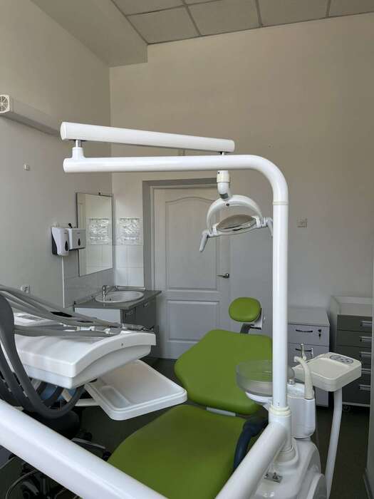 Здаються в оренду кабінети у стоматологічній клініці. Адреса: вул. Олександра Довженка 3 5 хвилин від метро Шулявка. Zooble.com.ua